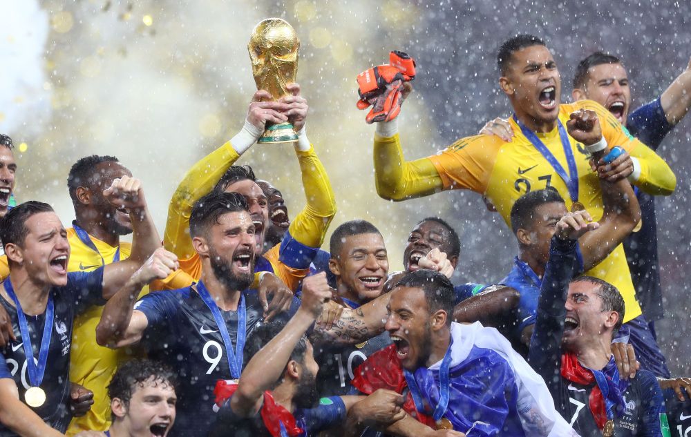 Alphonse Areola celebrates winning the World Cup in 2018