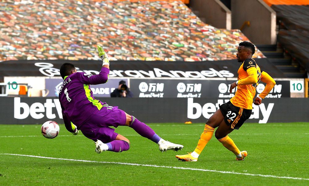 Alphonse Areola saves from Wolves' Nelson Semedo