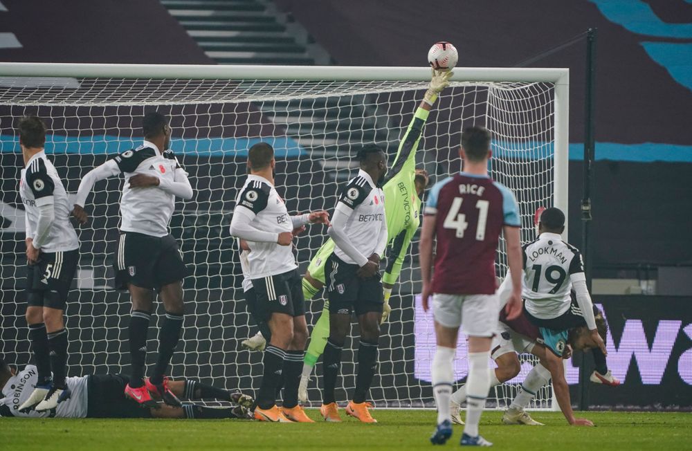 Areola looks to get fingertips on Cresswell's free-kick
